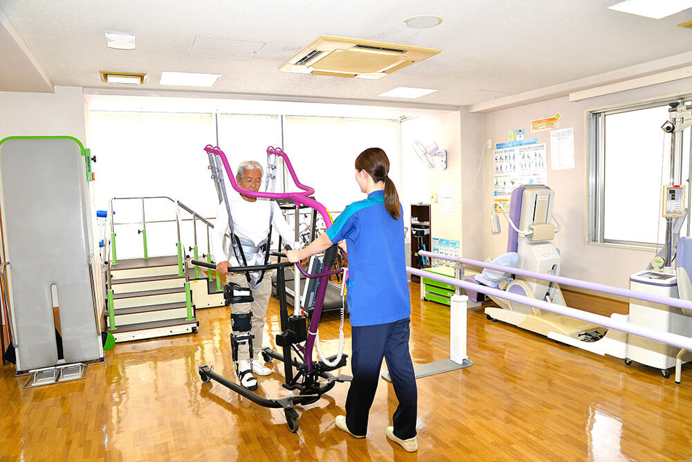 歩行訓練（免荷式歩行器を使用）