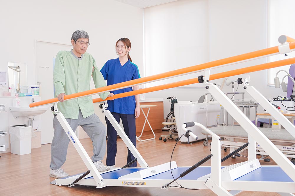 応用歩行訓練（多機能型平行棒）